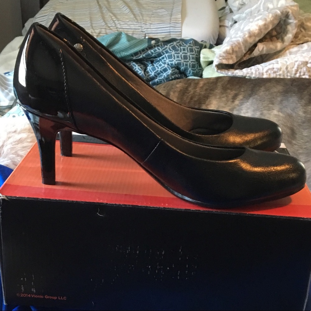 Black lifestride pumps